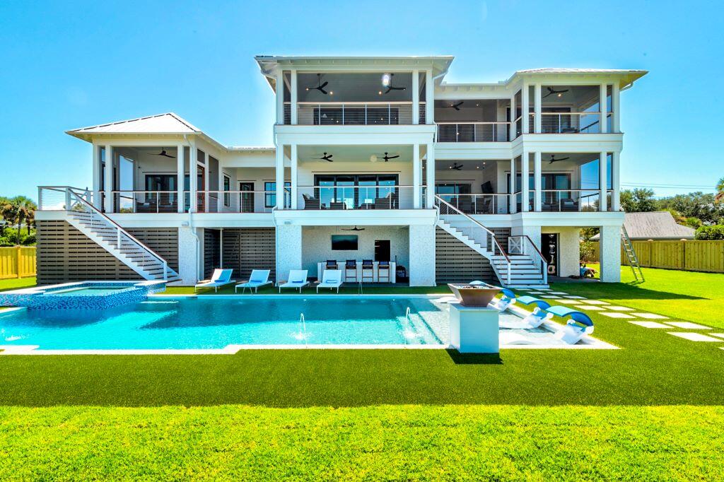 305 Palm Boulevard
