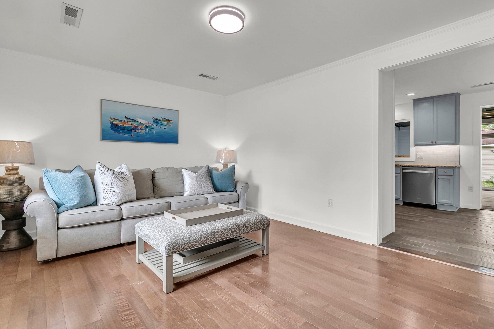 108 Williamsburg Court
