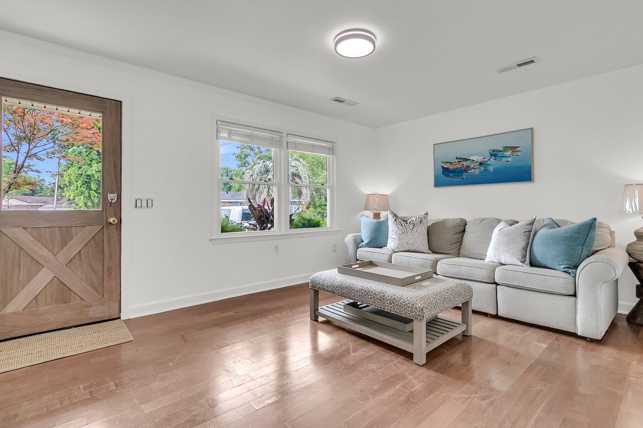 108 Williamsburg Court