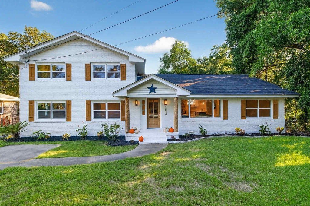 Photo of 1223 Charlestowne Drive, Charleston, SC 29407 (MLS # 25029240)