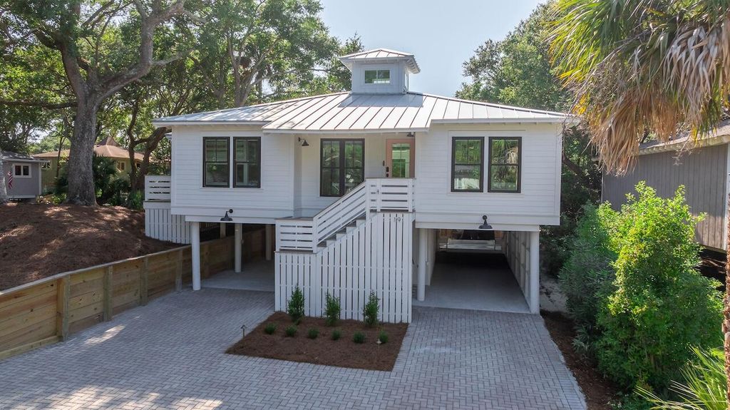 Photo of 19 Sandcrab Court, Isle of Palms, SC 29451 (MLS # 25028250)