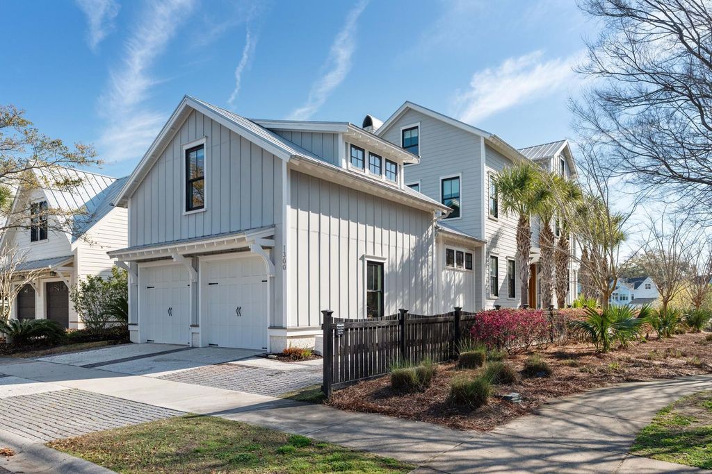 Photo of 1300 Penshell Place, Mount Pleasant, SC 29464 (MLS # 26007011)