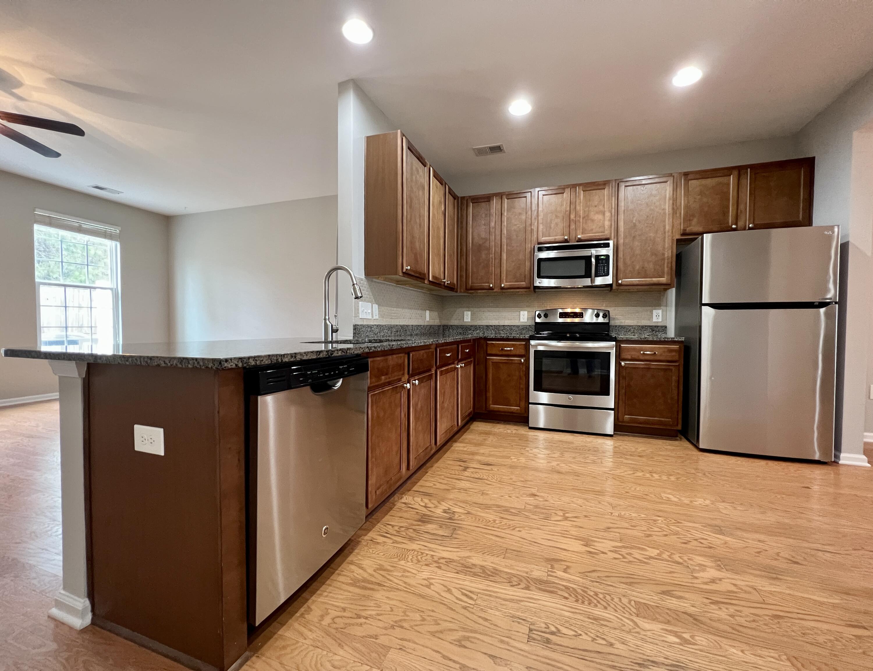 Photo 4 of 16 of 407 Hemingway Circle townhome