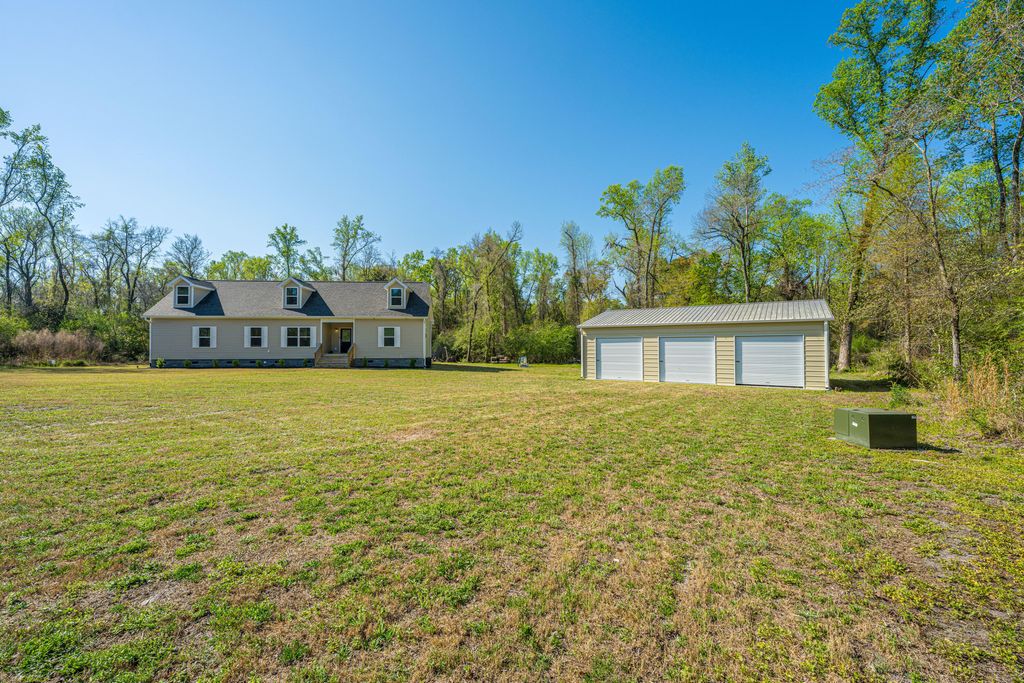 Photo of 380 Rhode Drive, Cottageville, SC 29435 (MLS # 26010761)