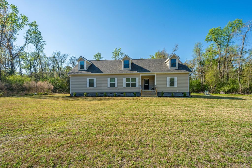 Photo of 380 Rhode Drive, Cottageville, SC 29435 (MLS # 26010761)