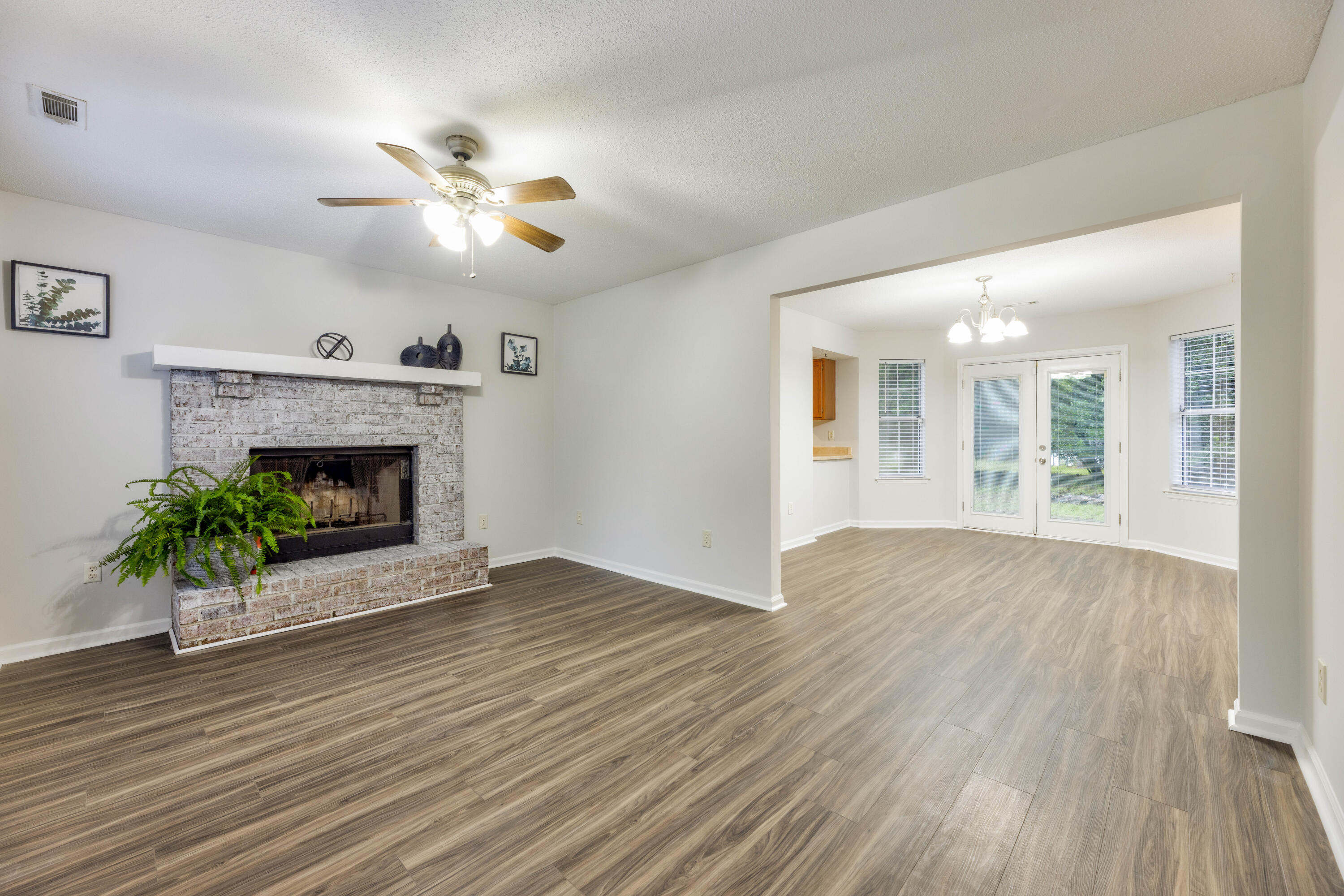 2 Venice Court