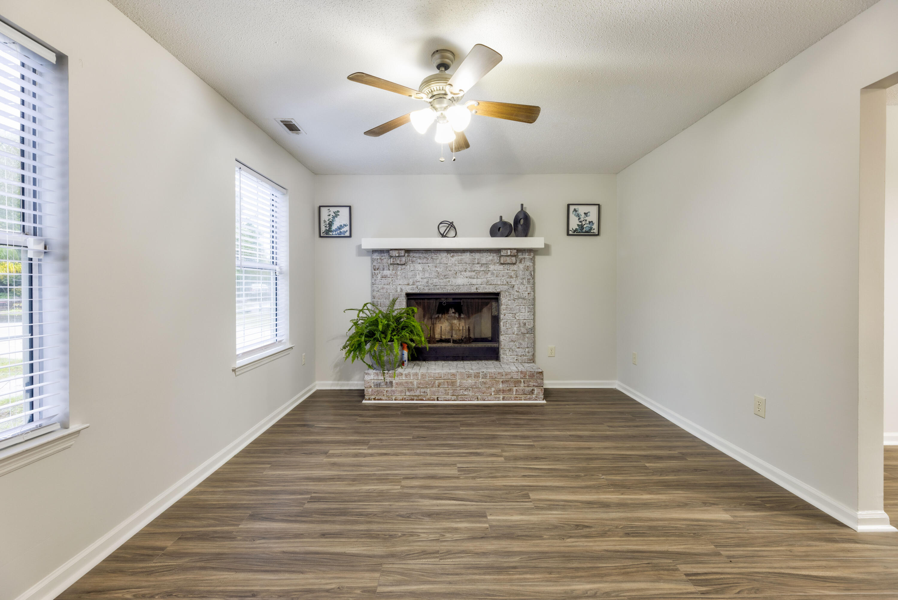 2 Venice Court