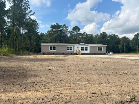 A home in Eutawville