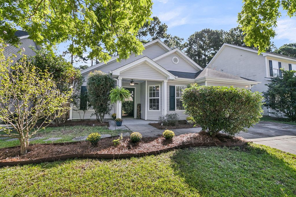 Photo of 207 Bainsbury Lane, Summerville, SC 29483 (MLS # 25026933)