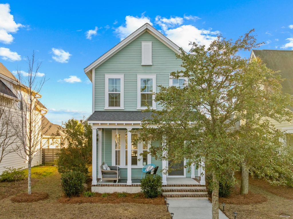 Photo of 615 Long Meadow Street, Summerville, SC 29486 (MLS # 26001985)