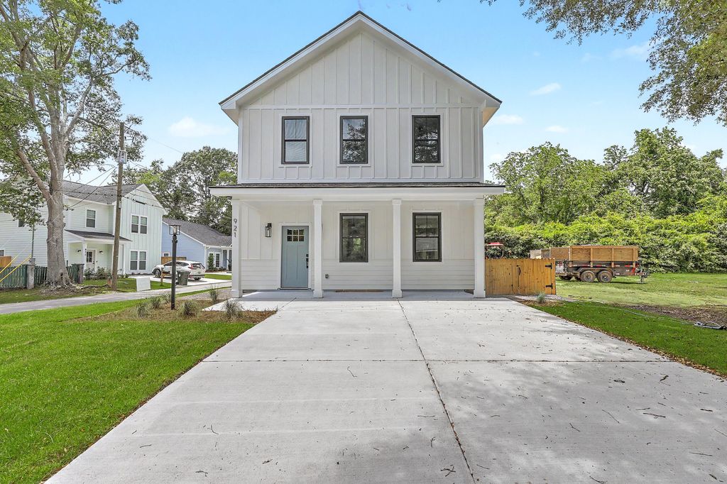 Photo of 921 Main Street, Charleston, SC 29407 (MLS # 26015645)