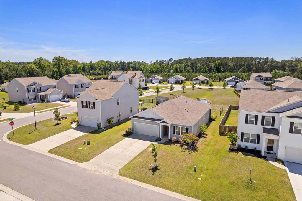 Photo of 128 Akeley Lane, Summerville, SC 29483 (MLS # 26022422)