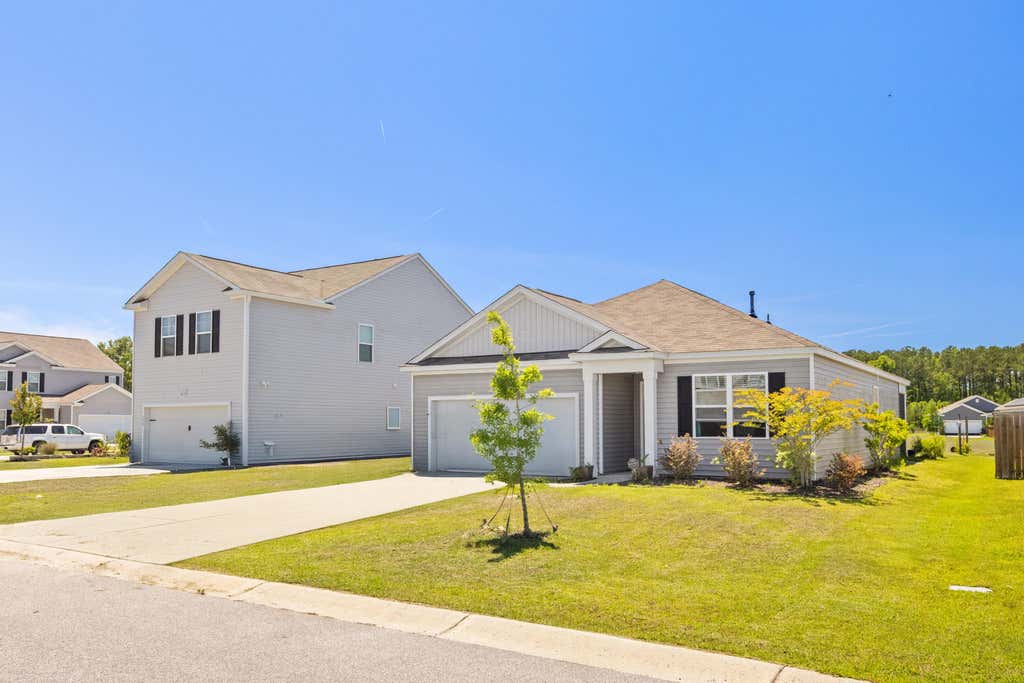 Photo of 128 Akeley Lane, Summerville, SC 29483 (MLS # 26022422)