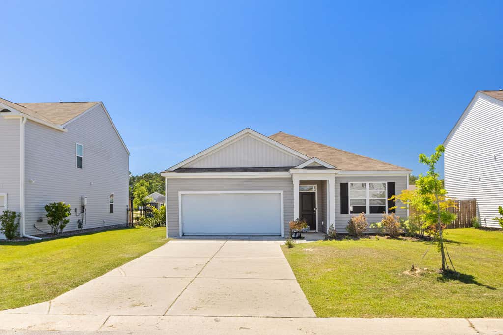 Photo of 128 Akeley Lane, Summerville, SC 29483 (MLS # 26022422)