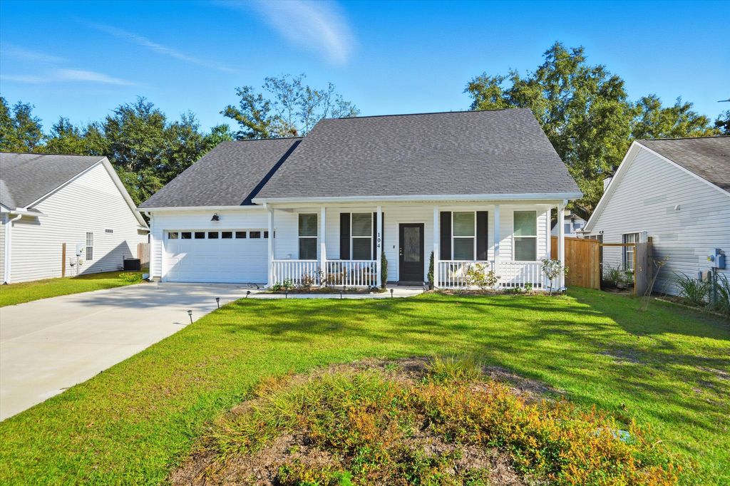 Photo of 104 Hialeah Court, Summerville, SC 29486 (MLS # 25028364)