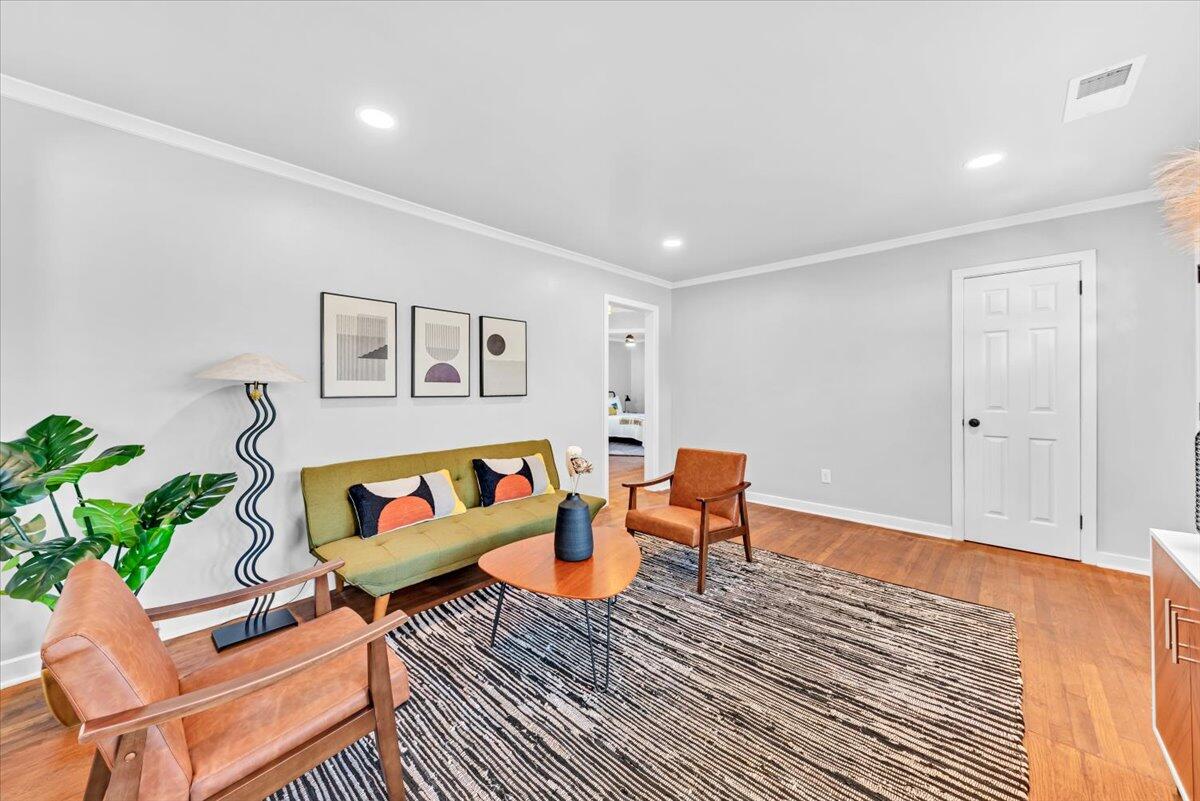1077 Harbor View Road