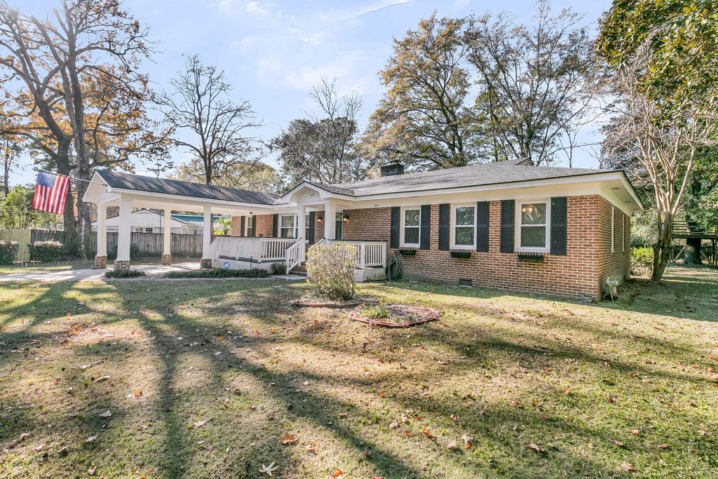 Photo of 1510 Jahnz Avenue, Summerville, SC 29485 (MLS # 25032573)