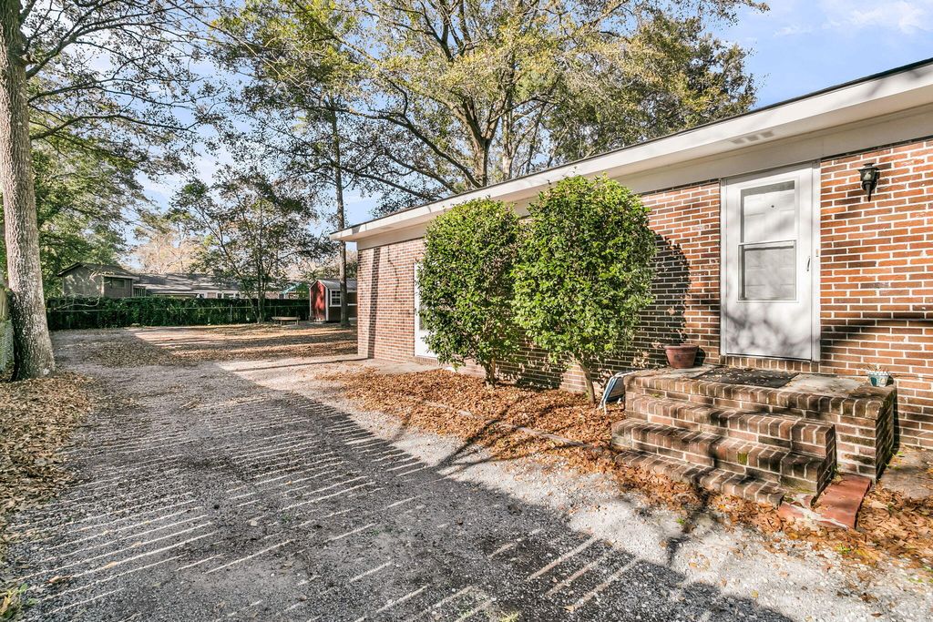 Photo of 1510 Jahnz Avenue, Summerville, SC 29485 (MLS # 25032573)