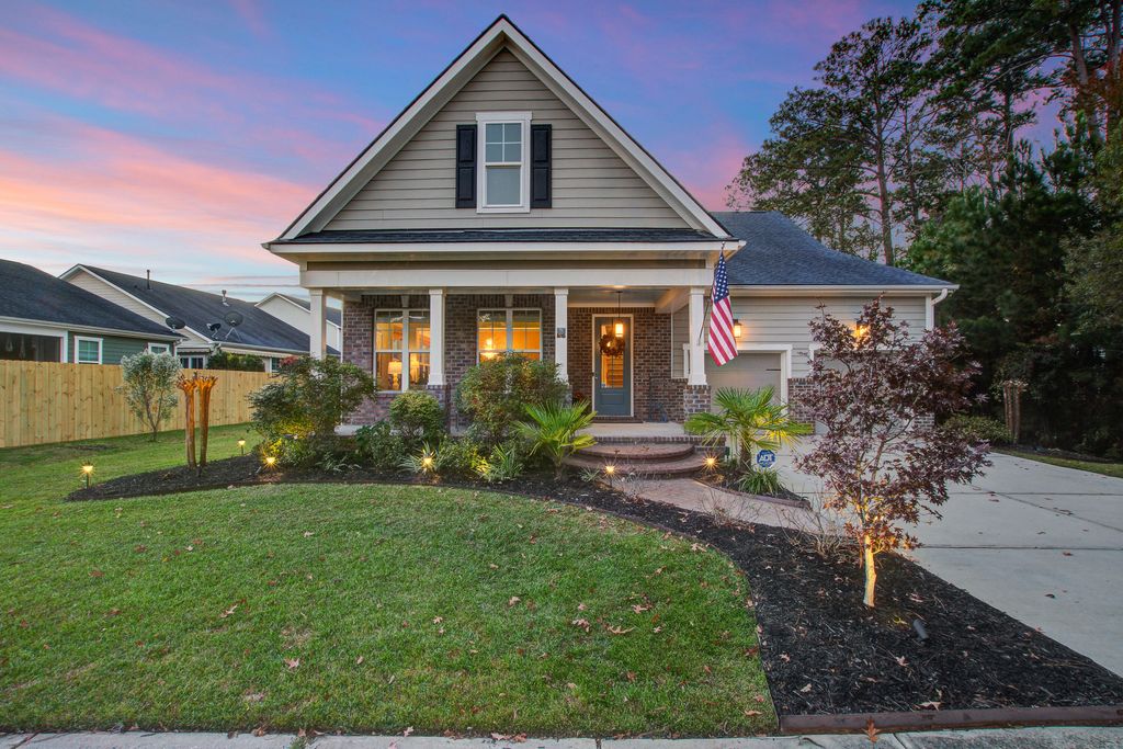 Photo of 303 Kilarney Road, Summerville, SC 29483 (MLS # 26001433)