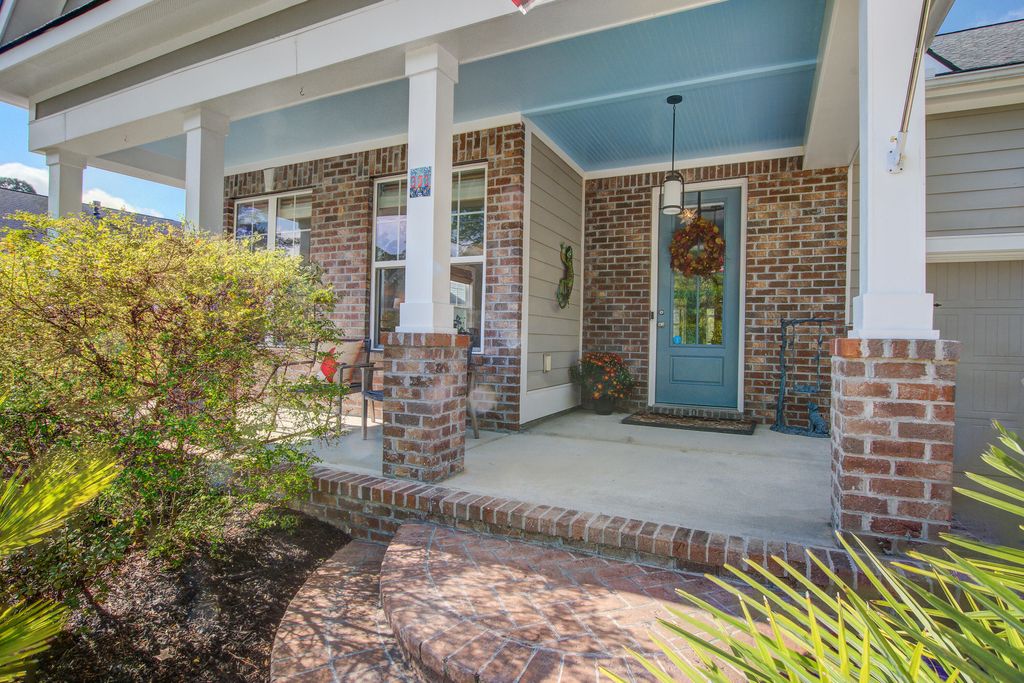 Photo of 303 Kilarney Road, Summerville, SC 29483 (MLS # 26001433)