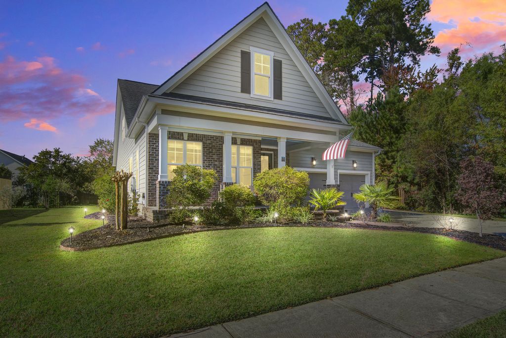 Photo of 303 Kilarney Road, Summerville, SC 29483 (MLS # 26001433)