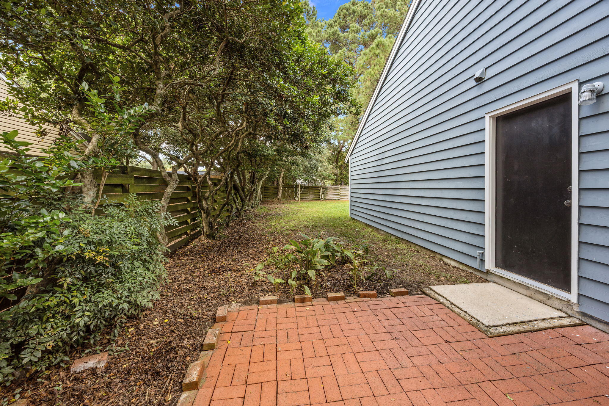 1137 Rivercrest Drive