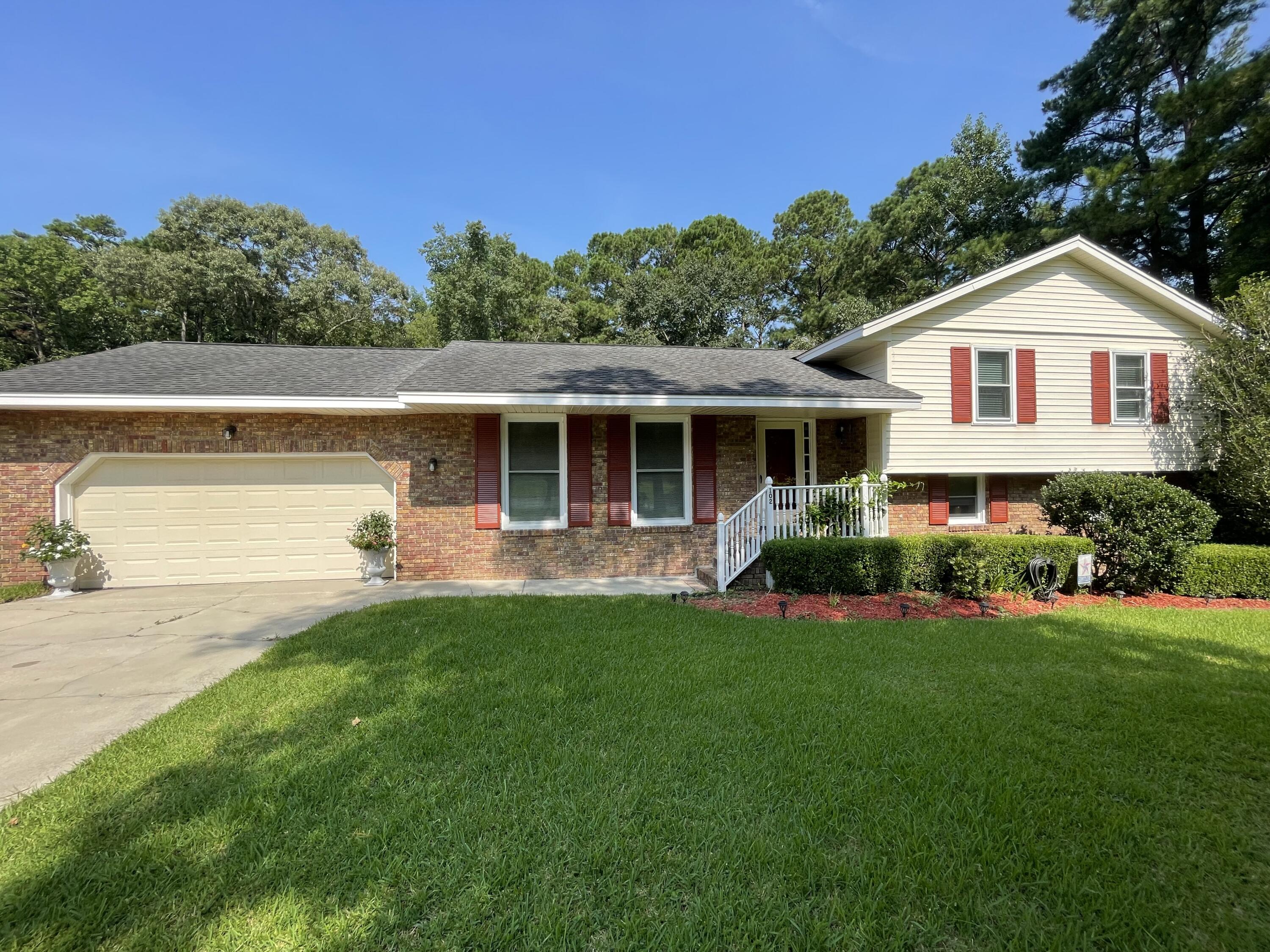 View Summerville, SC 29485 house