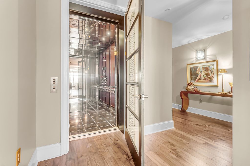 Photo of 222 S Plaza Court, Mount Pleasant, SC 29464 (MLS # 25029446)