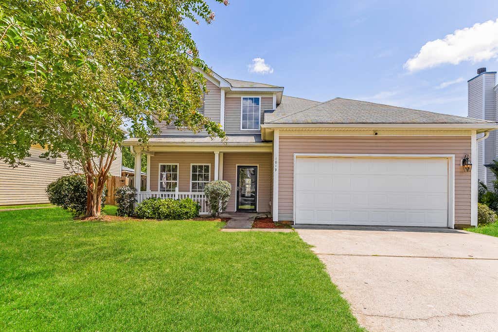 Photo of 1019 Sterling Lane, Summerville, SC 29483 (MLS # 26023389)