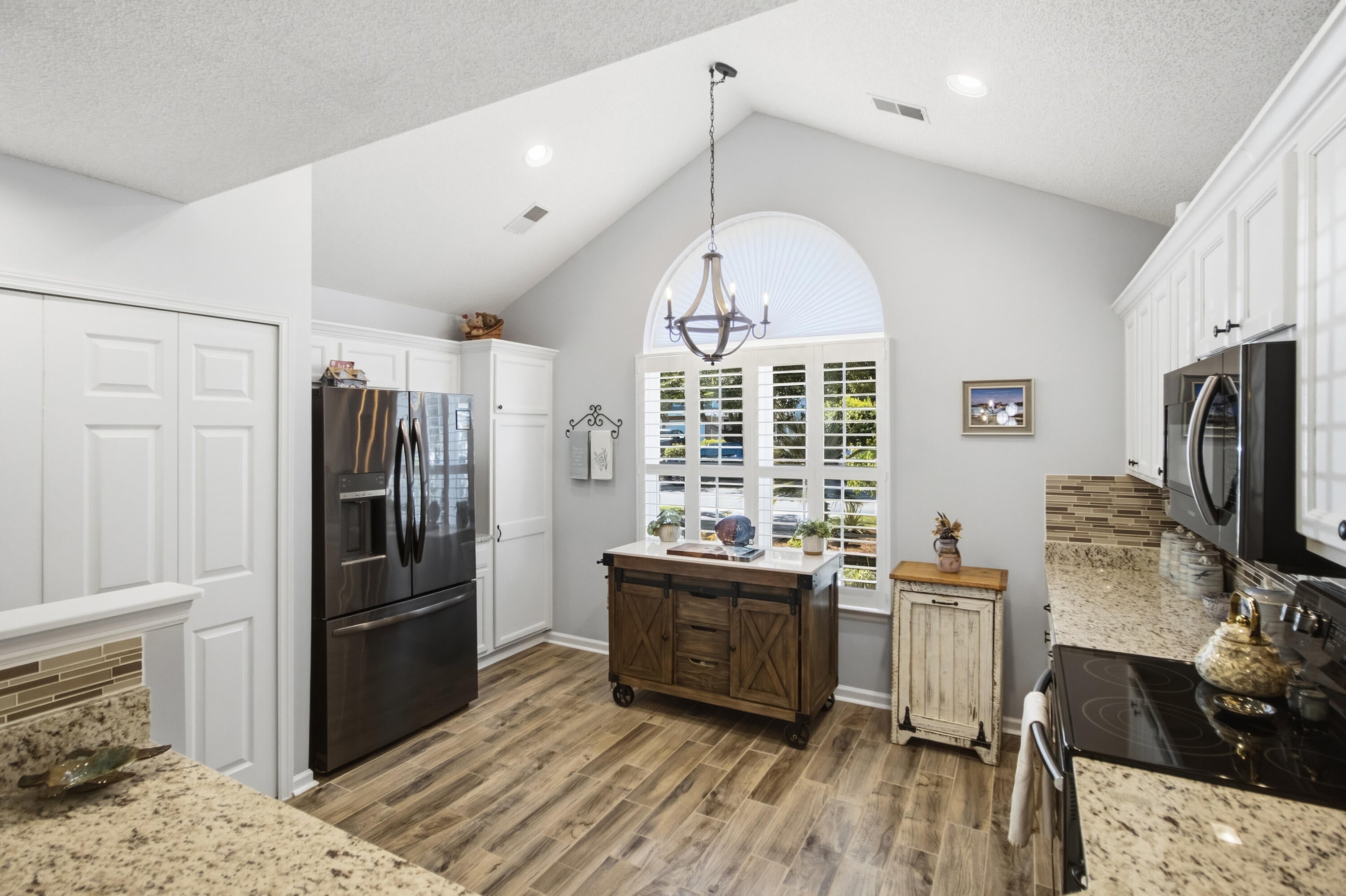 1200 Yellow Hawthorn Circle