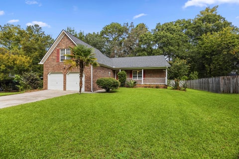 Photo of 185 Thames Avenue, Summerville, SC 29485 (MLS # 26026193)