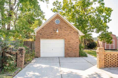 A home in North Charleston