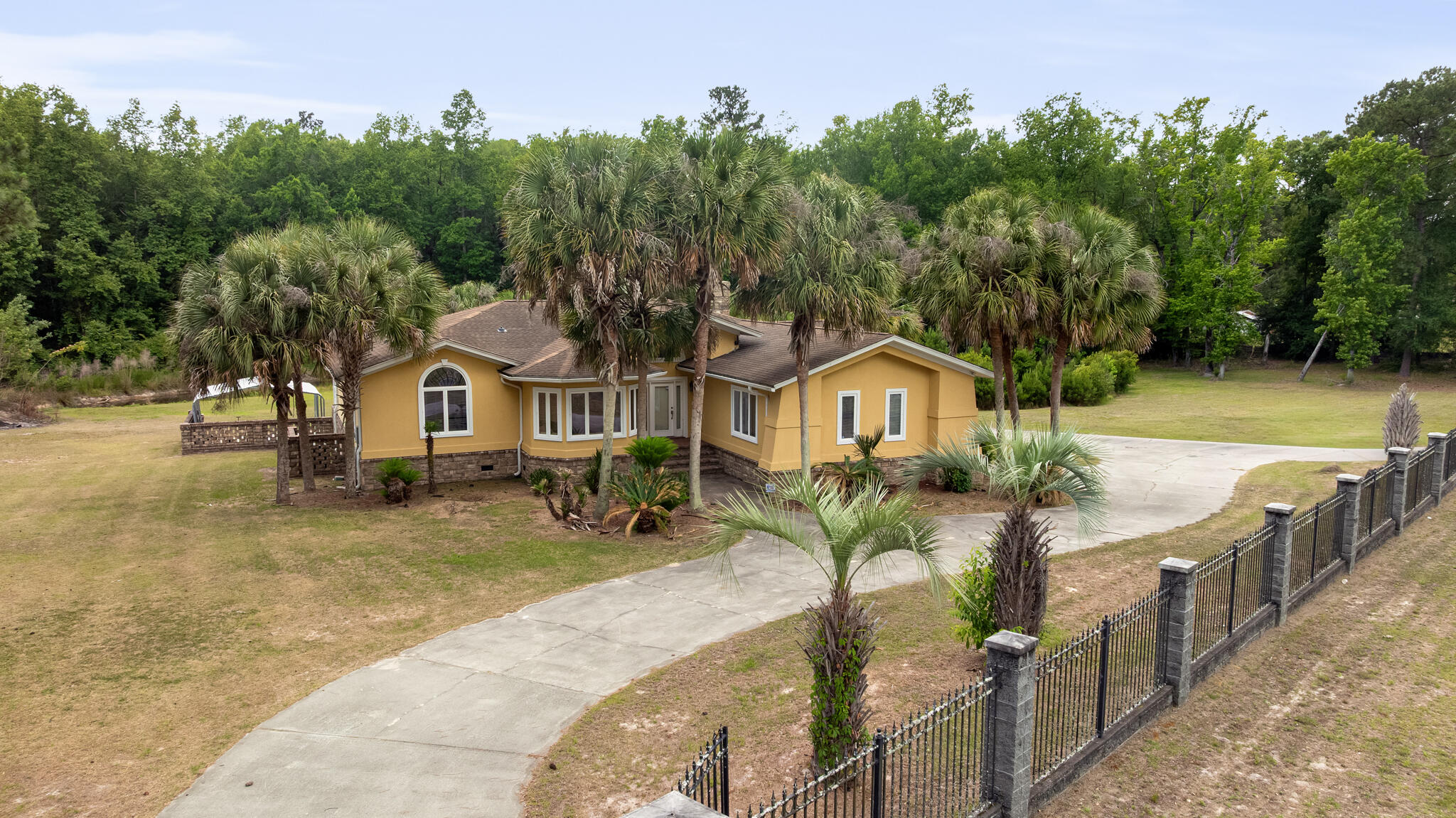 1561 Zion Road