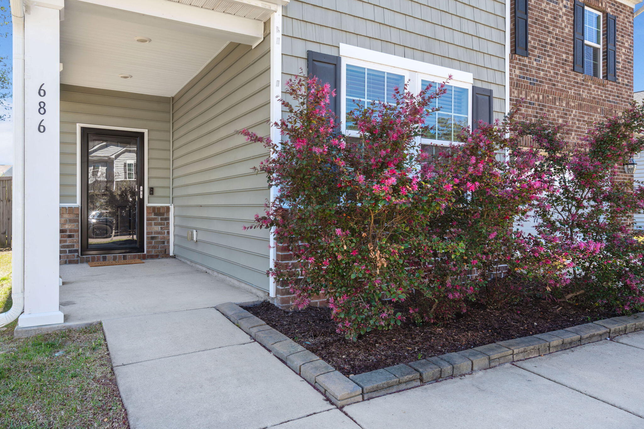 686 Redbud Lane