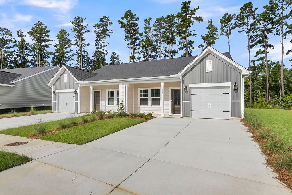 Photo of 942 Dusk Drive, Summerville, SC 29486 (MLS # 25028273)