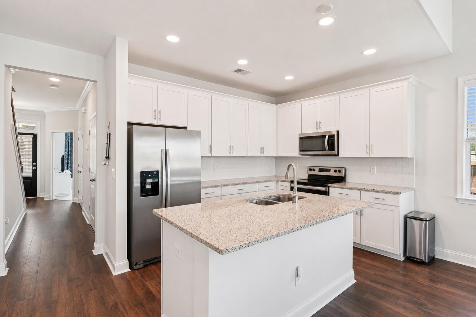 401 Stoneleigh Lane