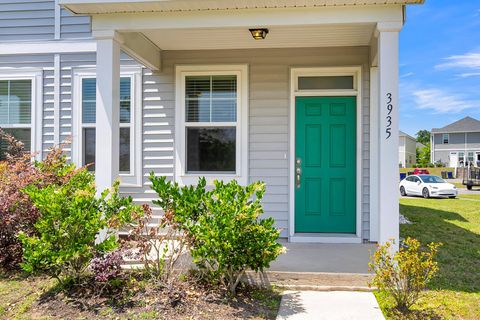 A home in North Charleston