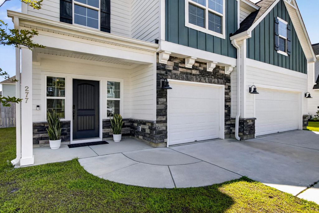 Photo of 277 Fiddleback Drive, Summerville, SC 29486 (MLS # 26011409)