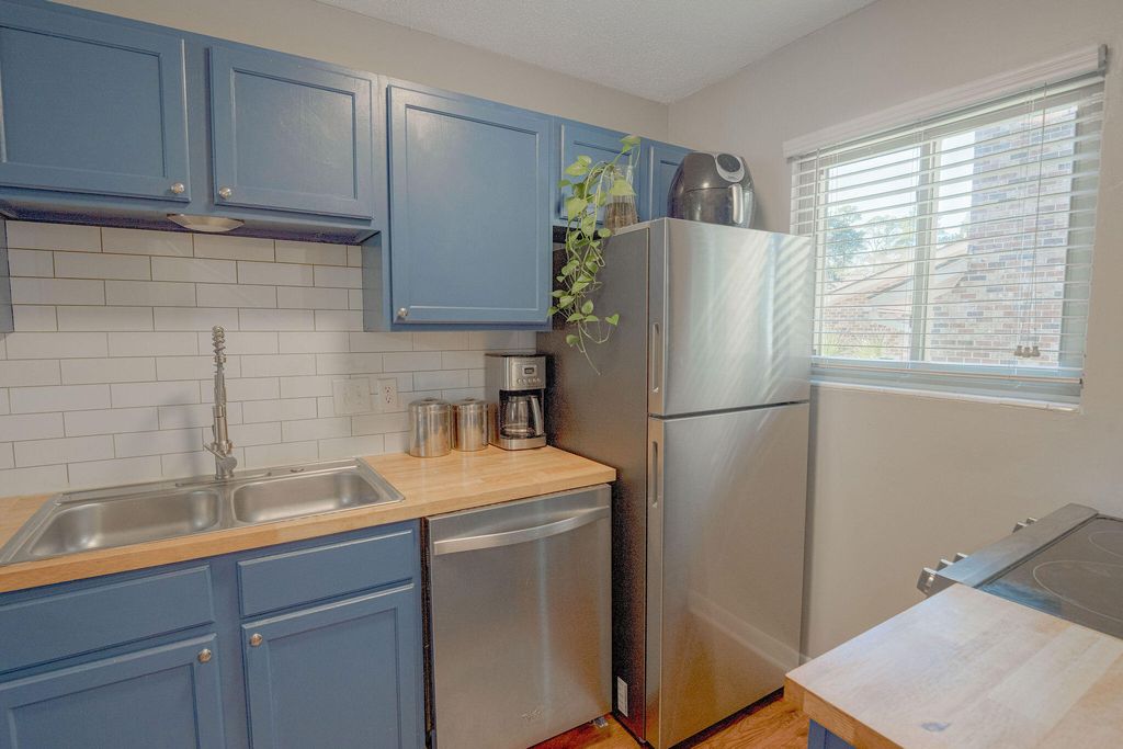 Photo of 401 Andrea Lane, Hanahan, SC 29410 (MLS # 26000009)