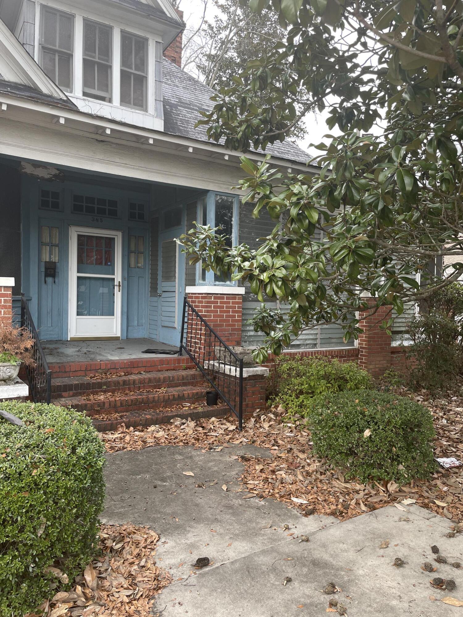 385 Boulevard Street