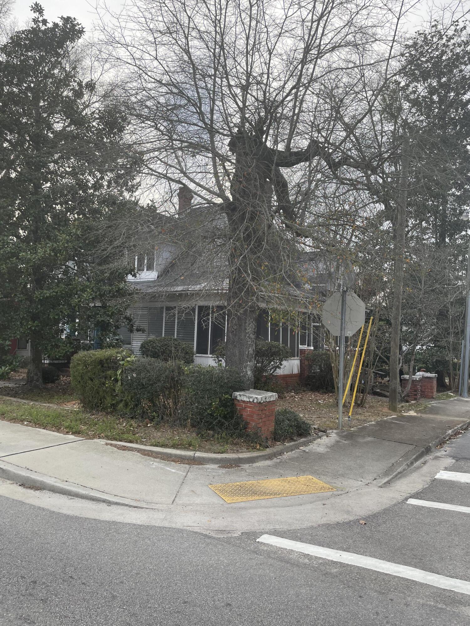 385 Boulevard Street