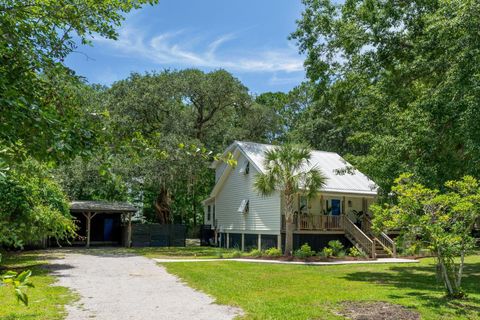 Photo of 1515 N Lakeshore Drive, Mount Pleasant, SC 29466 (MLS # 25023687)
