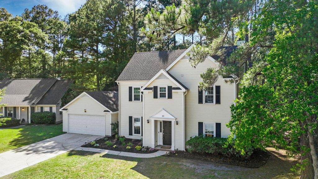 Photo of 100 Raith Road, Summerville, SC 29485 (MLS # 26014613)
