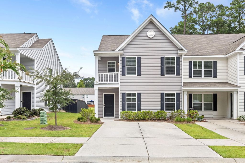 Photo of 143 Spencer Circle, Summerville, SC 29485 (MLS # 25024972)