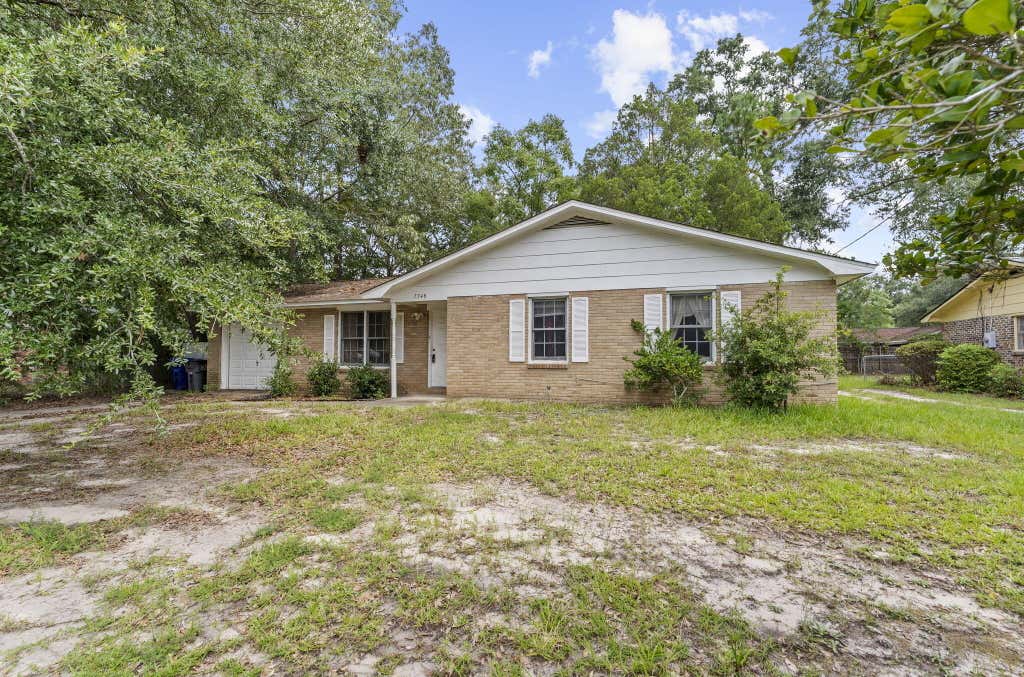 Photo of 7748 Nellview Drive, North Charleston, SC 29418 (MLS # 26024200)