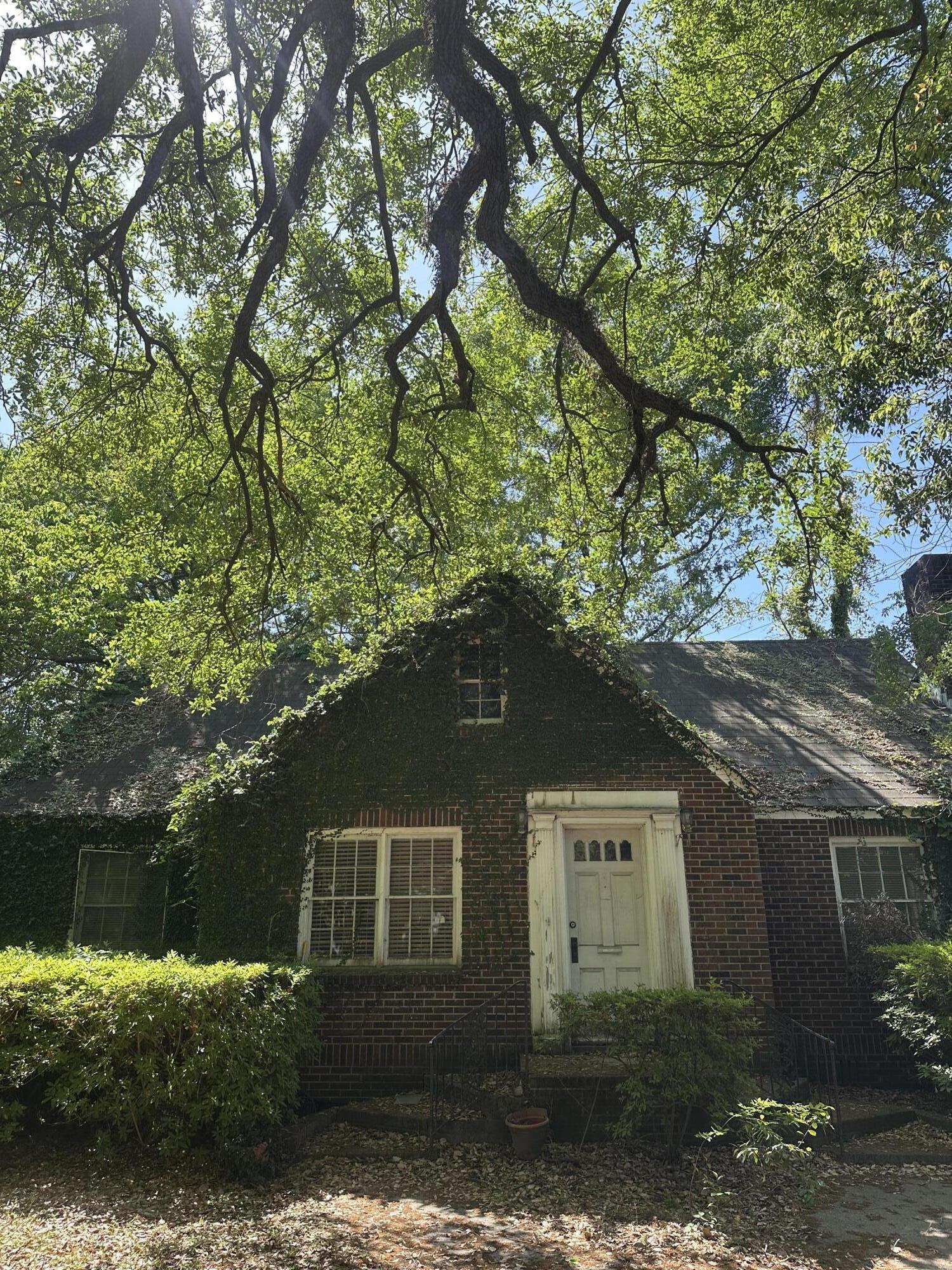 11 Oakdale Place