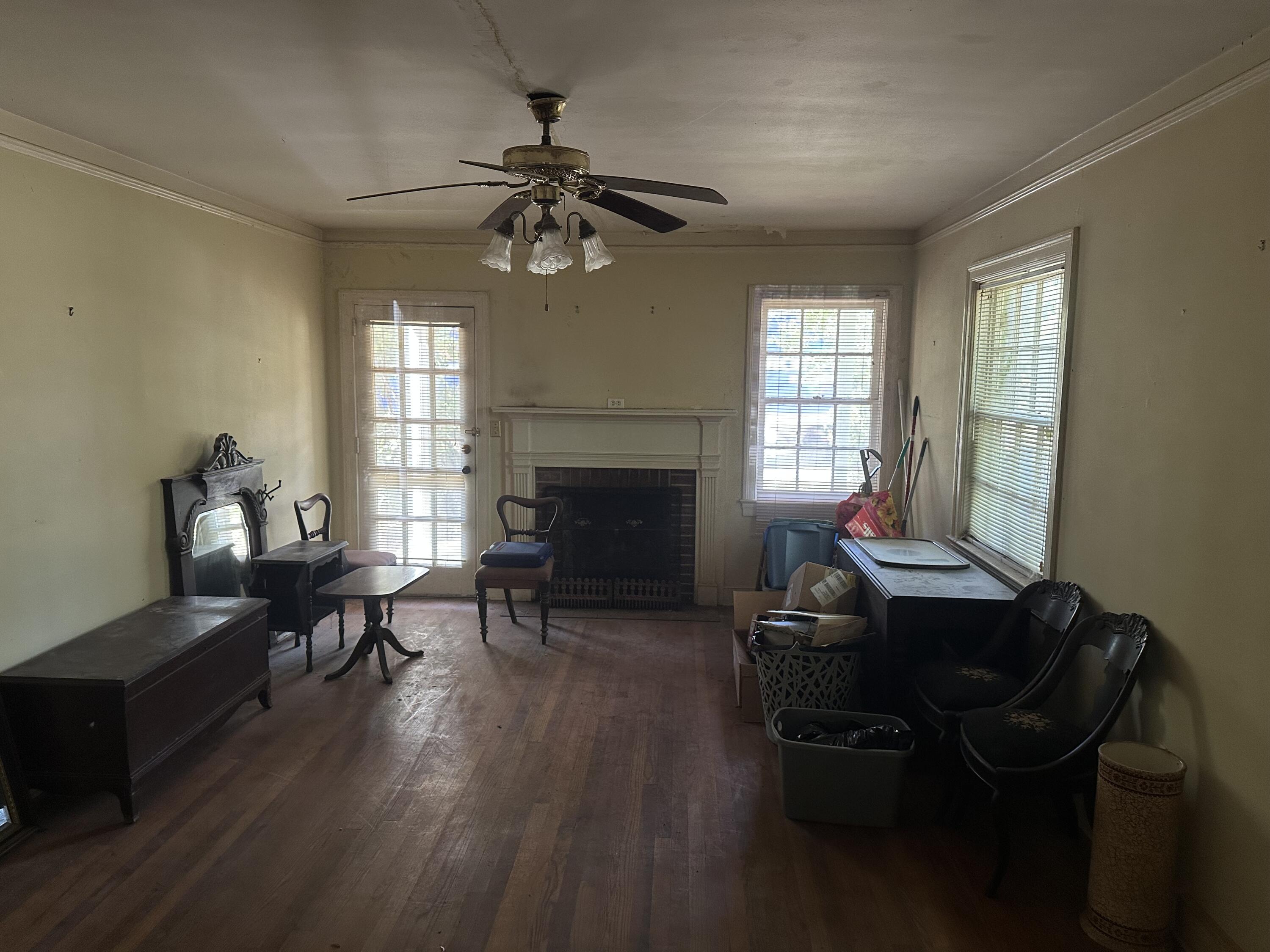 11 Oakdale Place