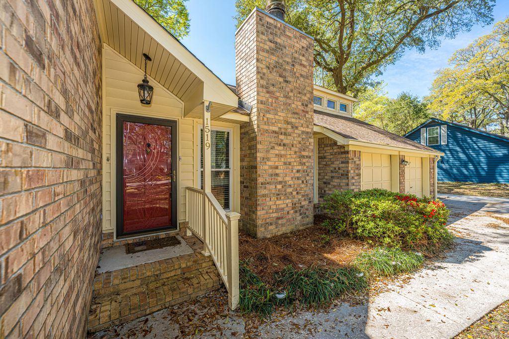 Photo of 1519 Kentwood Circle, Charleston, SC 29412 (MLS # 26009462)