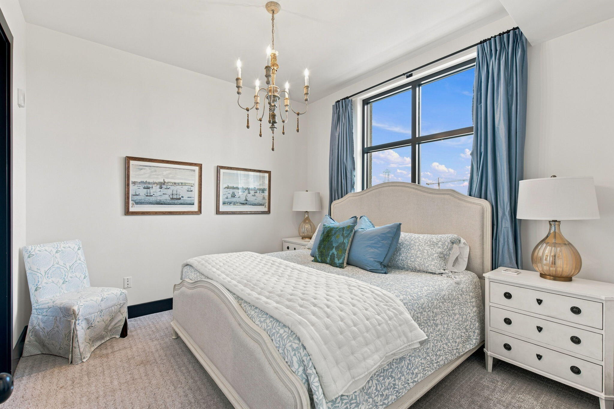 5 Gadsdenboro Street 319