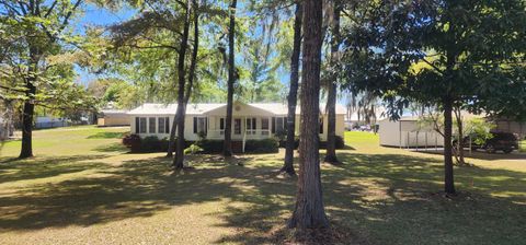 A home in Summerton